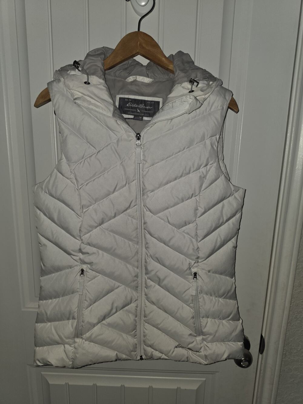 Eddie Bauer Women’s Tall Medium Hooded Puffer Vest White Quilted Zip TM